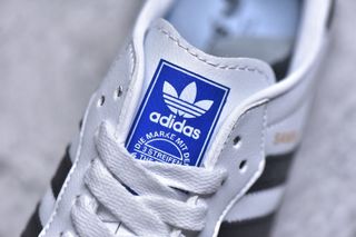 Adidas Samba Blancas con Franjas Negras