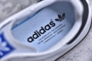 Adidas Samba Blancas con Franjas Negras