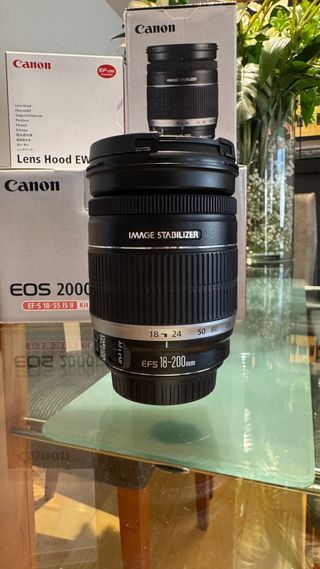 Cámara Canon EOS 2000D + Objetivo 18-200mm