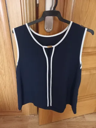 Blusa azul sin mangas