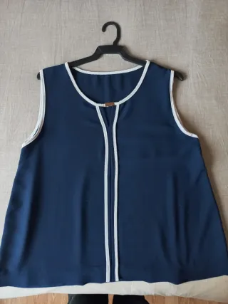 Blusa azul sin mangas