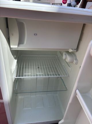 Nevera mini bar con congelador