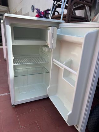 Nevera mini bar con congelador