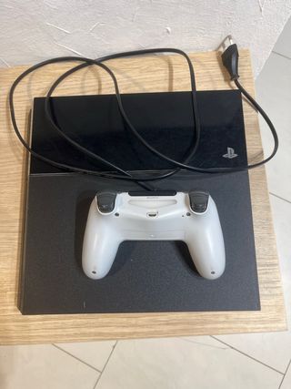 PS4 (PlayStation 4) Negra con Mando
