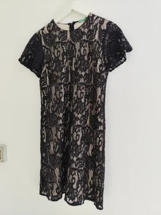 Vestido Benetton encaje negro talla S