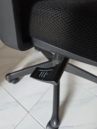 Silla de oficina ergonómica negra