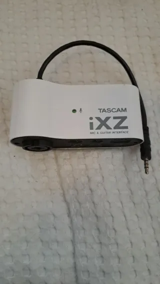 Tascam iXZ Interfaz Mic & Guitarra