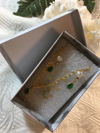 Conjunto collar y pendientes perlas, piedras verde