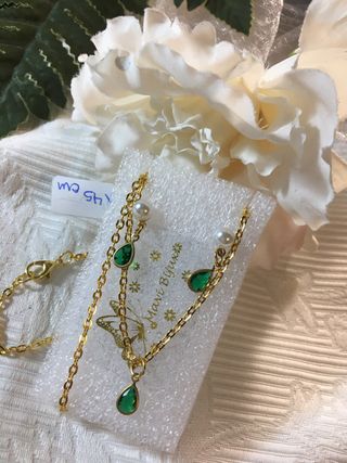 Conjunto collar y pendientes perlas, piedras verde