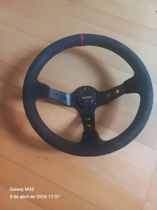 Volante Momo Negro