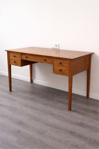 Scrivania in legno con 5 cassetti