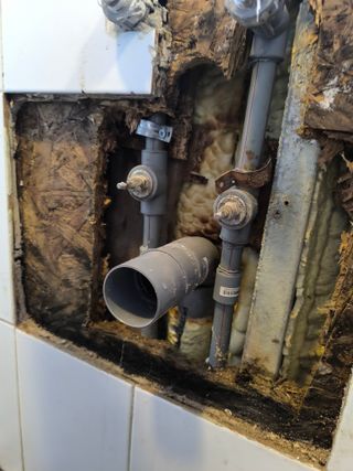 Alicatado fontanero electricista reformas urgencia