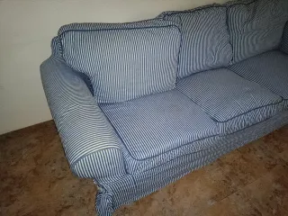 Sofá de tela cómodo azul y blanco