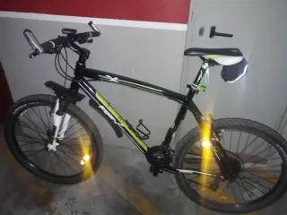 Bicicleta de carretera Orbea blanca