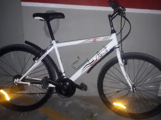 Bicicleta de carretera Orbea blanca