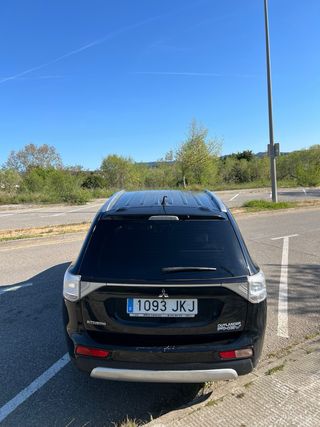 Mitsubishi Outlander PHEV 2016