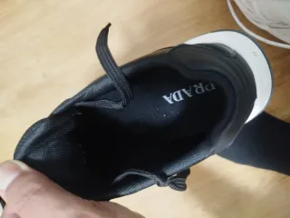 Zapatillas Prada Negras y Blancas