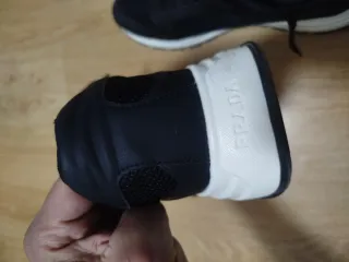 Zapatillas Prada Negras y Blancas