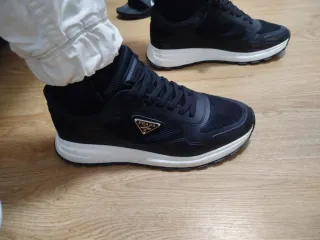 Zapatillas Prada Negras y Blancas