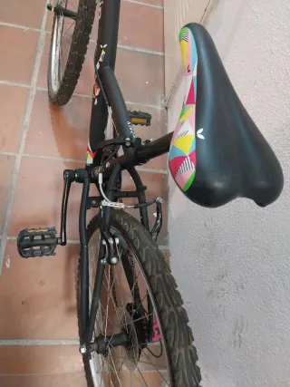 Bicicleta Btwin Negra y Blanca