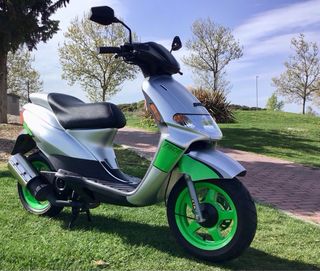 Scooter Derbi Atlantis Bullet 50cc Plata/Verde