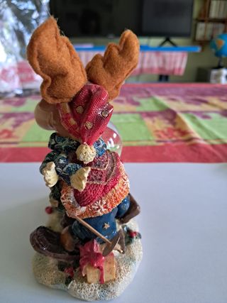 Statuetta renna con palla di neve souvenir