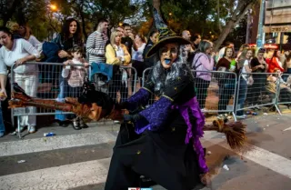 Disfraz Bruja Escoba Motorizada