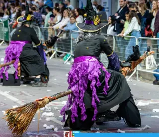 Disfraz Bruja Escoba Motorizada