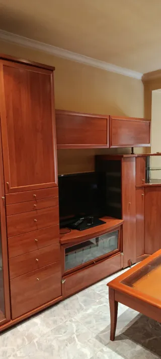 Mesa centro madera y cristal y mueble de TV salón