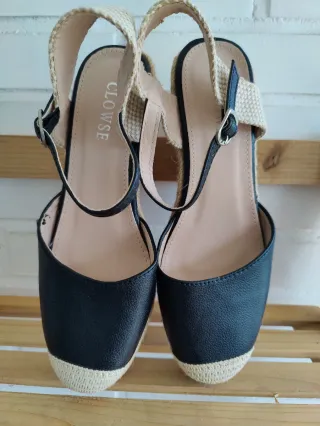 Zapatos de cuña Clowse mujer negros