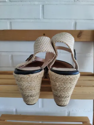 Zapatos de cuña Clowse mujer negros