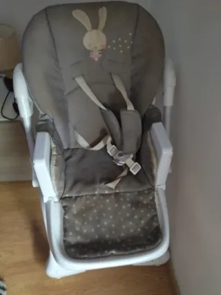 Trona infantil con diseño de conejo
