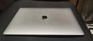 MacBook Pro i9 16GB 15 2018