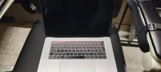 MacBook Pro i9 16GB 15 2018