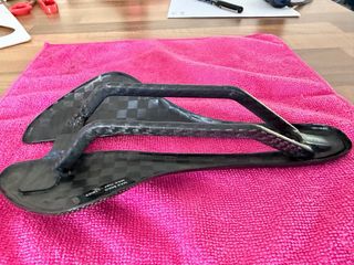 Sillín Alpitude Gardena Carbono