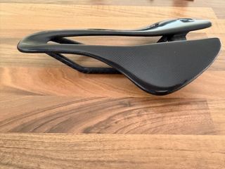 Sillín Alpitude Gardena Carbono