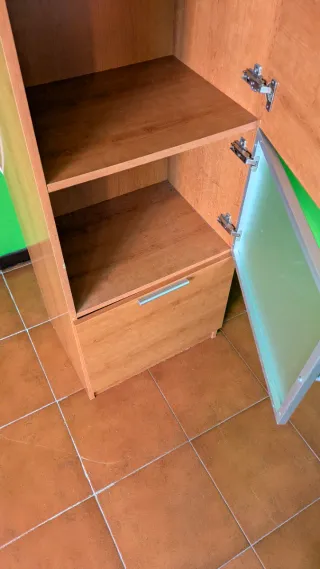 Cajonera de madera con cristal