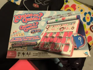 Lote de juegos de mesa: Cluedo, Scattergories, Ope