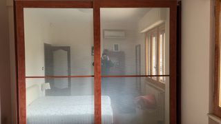 Armadio ante scorrevoli legno e vetro