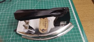 Antígua plancha de viaje Fuego mod. 23