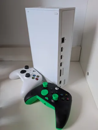 Xbox Series S 512GB + 2 Mandos