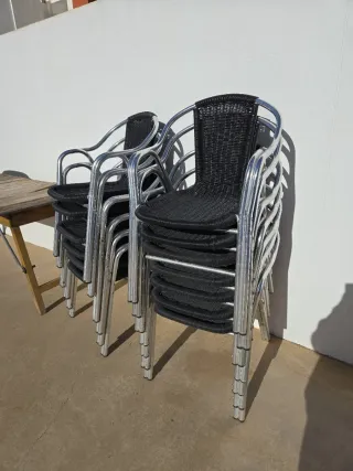 Sillas de terraza apilables 10€ una. 100€ lote