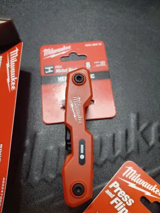 Lote Herramientas Milwaukee: Martillo, Navaja