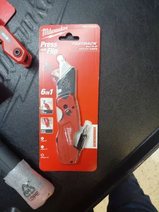 Lote Herramientas Milwaukee: Martillo, Navaja