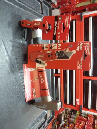 Lote Herramientas Milwaukee: Martillo, Navaja