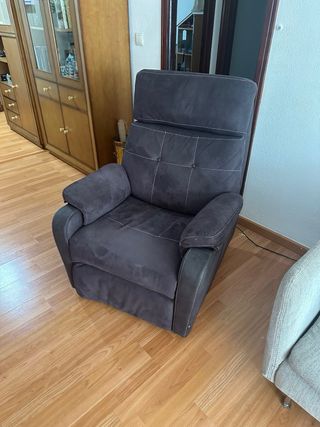 Sillón reclinable eléctrico marrón
