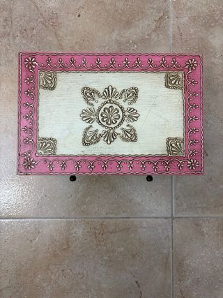 Caja decorativa de madera con cajones