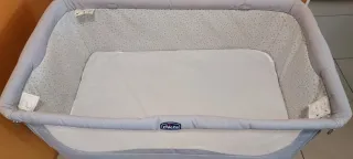 Minicuna de bebé. Chicco
