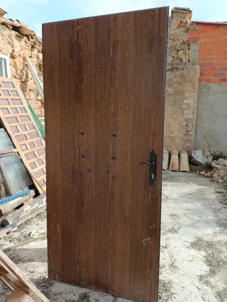 Puerta metálica de calle 2,03 x 90 más marco