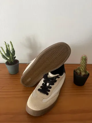 Zapatillas OYSHO Beige y Negro Talla 36